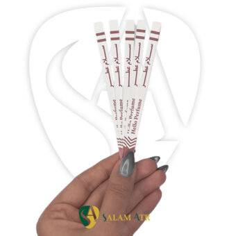 کاغذ تستر عطر حجم ۱ کیلو در دست
